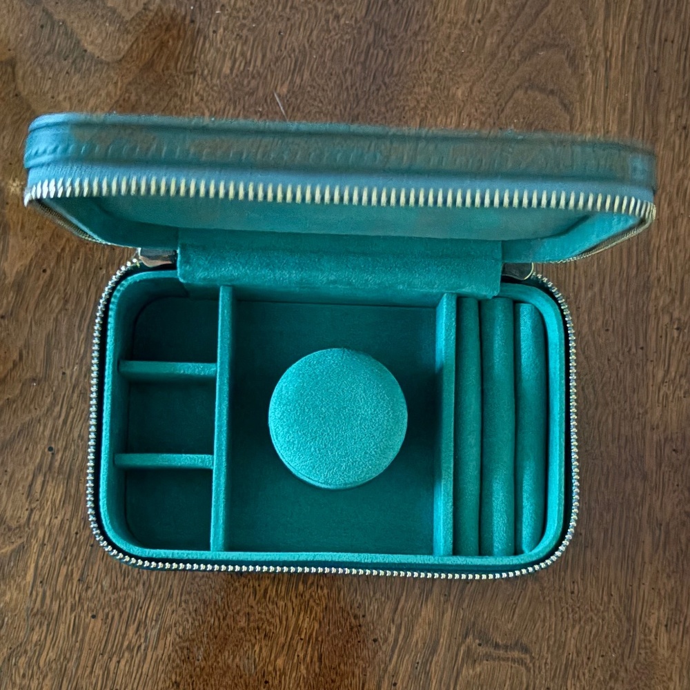 WOLF Sophia Travel Zip Jewelry Case - Green Leather - Picture 5 of 6